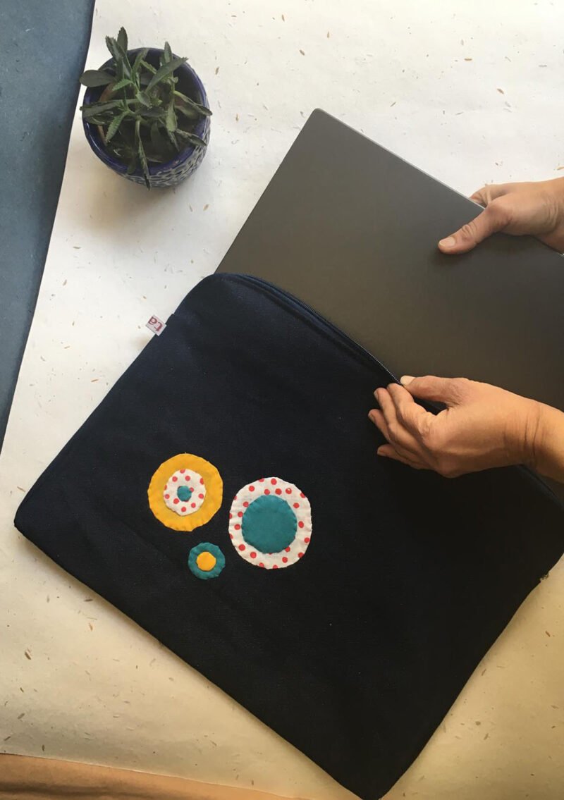 laptop_sleeve_dots
