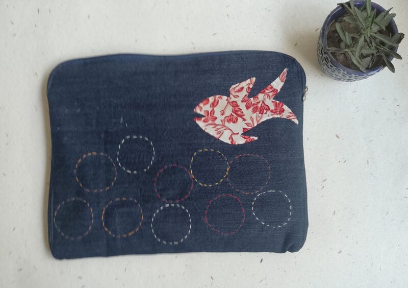 laptop_sleeve_-fish_loops
