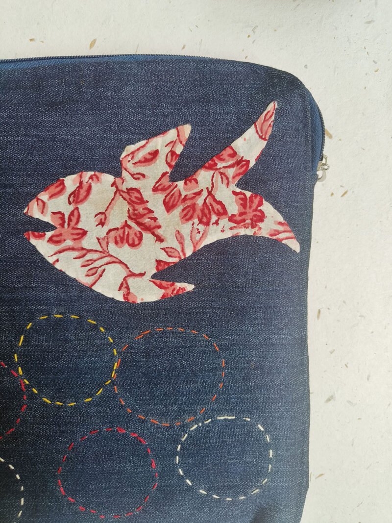 laptop_sleeve_-fish_loops