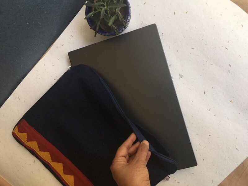 laptop_sleeve_withborder