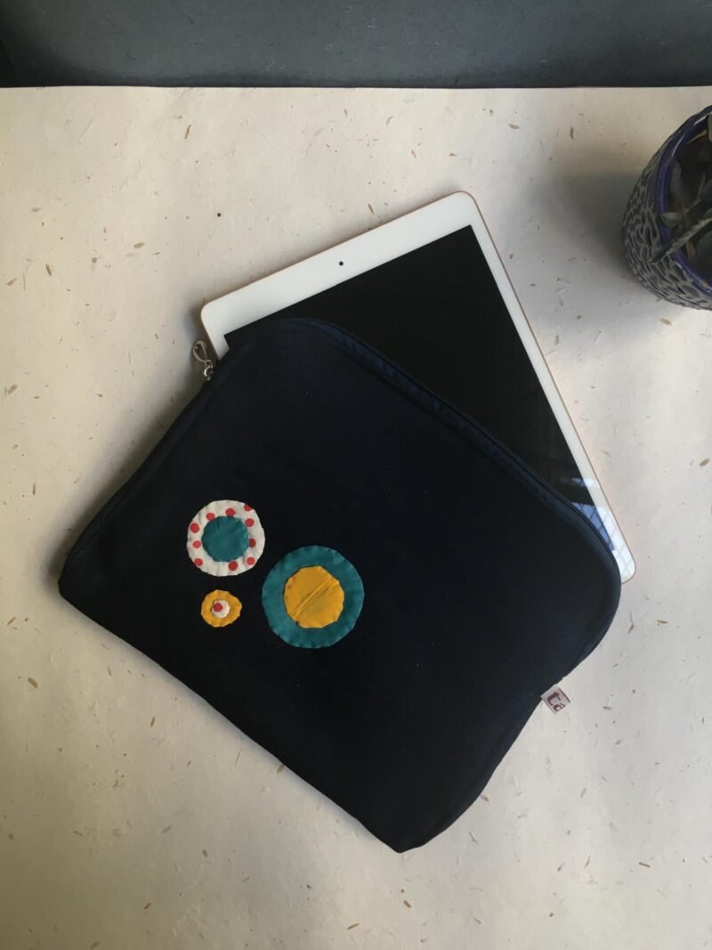 tablet_sleeve_dots