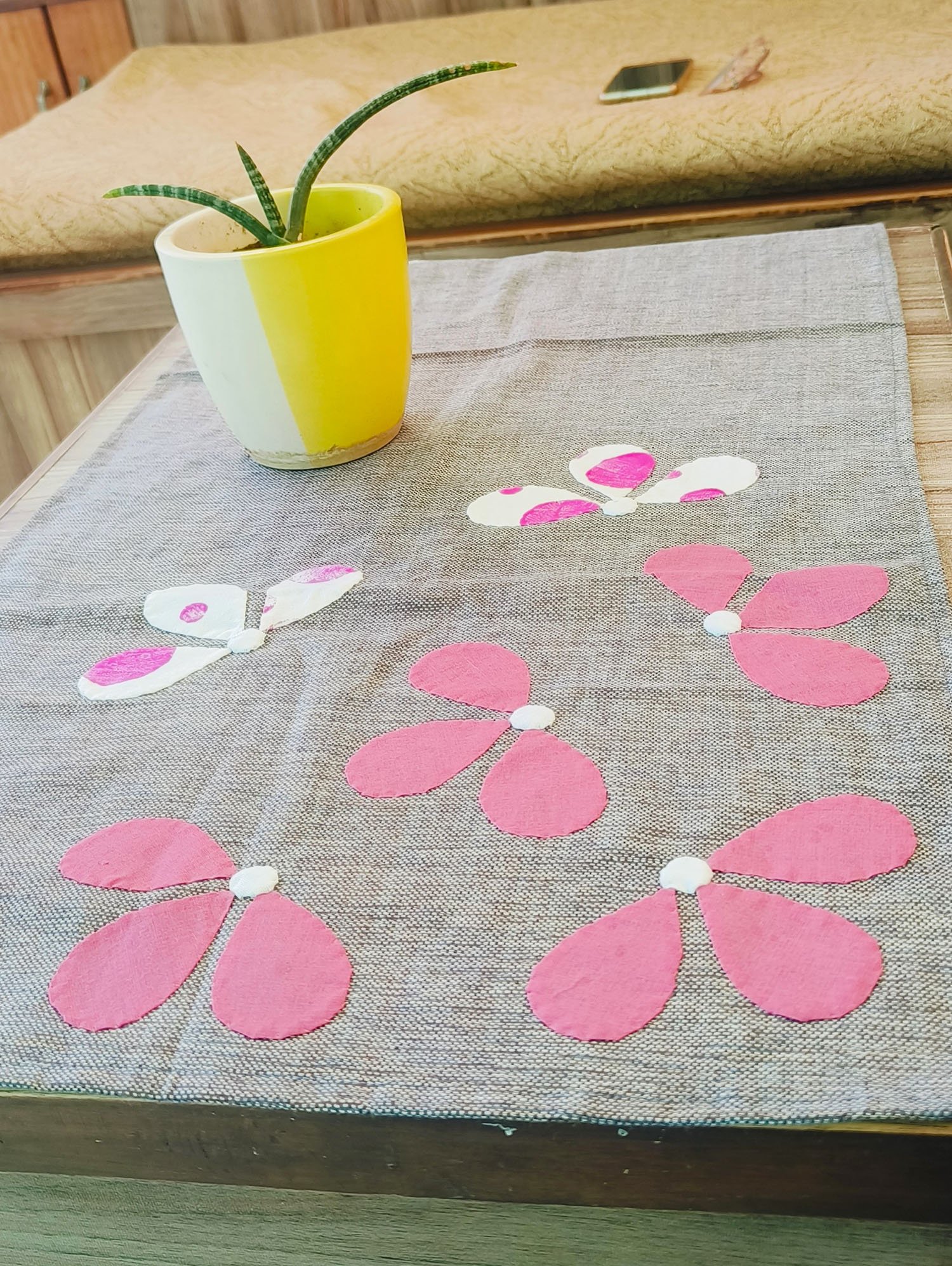 Table runners in applique - half clover