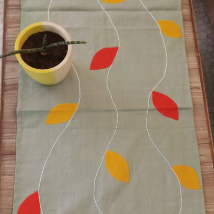 Table runners in applique - trellis